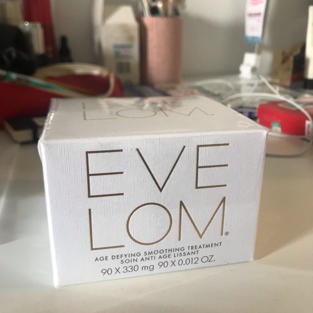Eve Lom  age defying smoothing treatment
